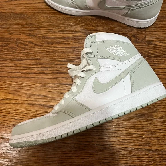 Jordan 1 Retro High OG - Seafoam - Picture 2 of 5